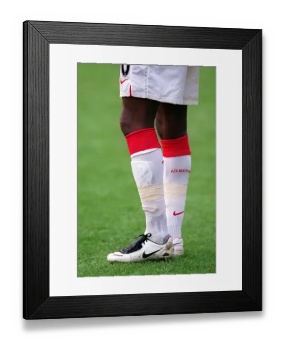 Framed Print : William Gallas Leads Arsenal to 2:1 Victory over Inter Milan in Emirates Cup Framed Print : William Gallas Leads Arsenal to 2:1 Victory over Inter Milan in Emirates Cup