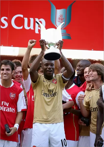 William Gallas (Arsenal) with the Emirates Trophy