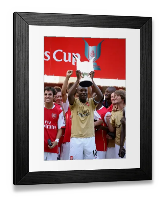 Framed Print : William Gallas (Arsenal) with the Emirates Trophy Framed Print : William Gallas (Arsenal) with the Emirates Trophy