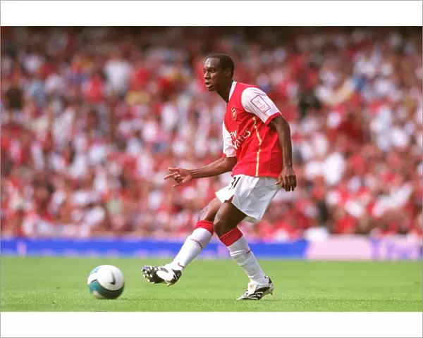 Justin Hoyte in Action: Arsenal's 2-1 Victory Over Inter Milan, Emirates Cup 2007