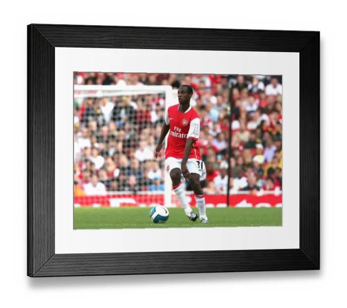 Framed Print : Justin Hoyte in Action: Arsenal's 2:1 Victory over Inter Milan, Emirates Cup 2007 Framed Print : Justin Hoyte in Action: Arsenal's 2:1 Victory over Inter Milan, Emirates Cup 2007