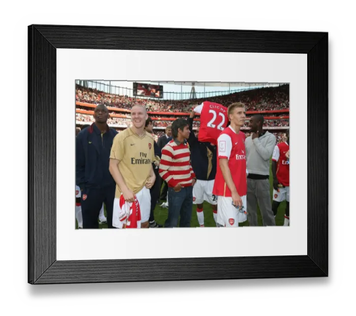 Framed Print : Philippe Senderos and Nicklas Bendtner (Arsenal) Framed Print : Philippe Senderos and Nicklas Bendtner (Arsenal)