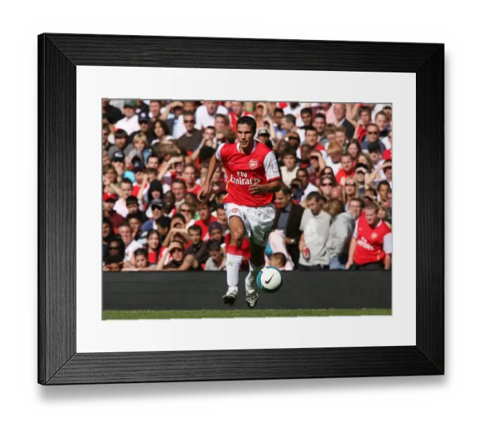 Framed Print : Robin van Persie's Winning Goal: Arsenal 2-1 Inter Milan, Emirates Cup 2007