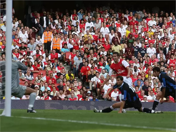 Robin van Persie Scores Arsenal's Second Goal: Arsenal 2-1 Inter Milan, Emirates Cup 2007