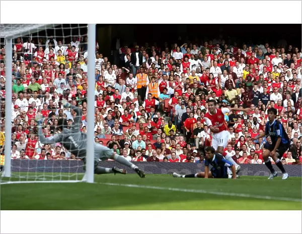 Robin van Persie scores Arsenals 2nd goal