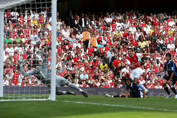 Robin van Persie scores Arsenals 2nd goal