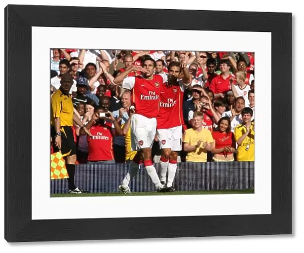 Robin van Perise (Arsenal) celebrates scoring Arsenals 2nd goal with Mathieu Flamini