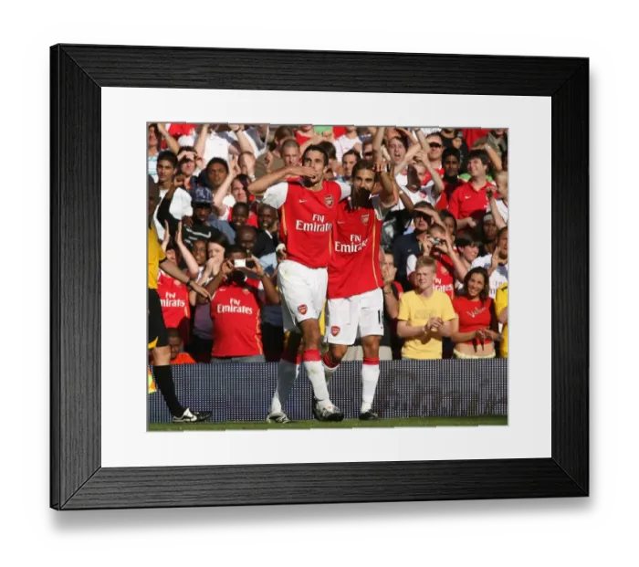 Framed Print : Robin van Persie and Mathieu Flamini: Arsenal's Unstoppable Duo Celebrates 2-1 Over Inter Milan