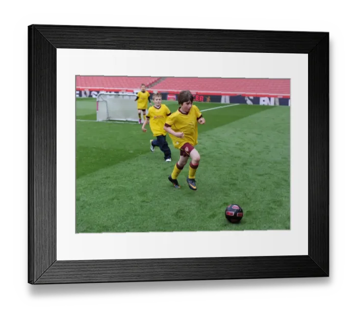 Framed Print : Determined Young Gunner Shines in Arsenal's 1:2 Loss to Aston Villa, May 2011
