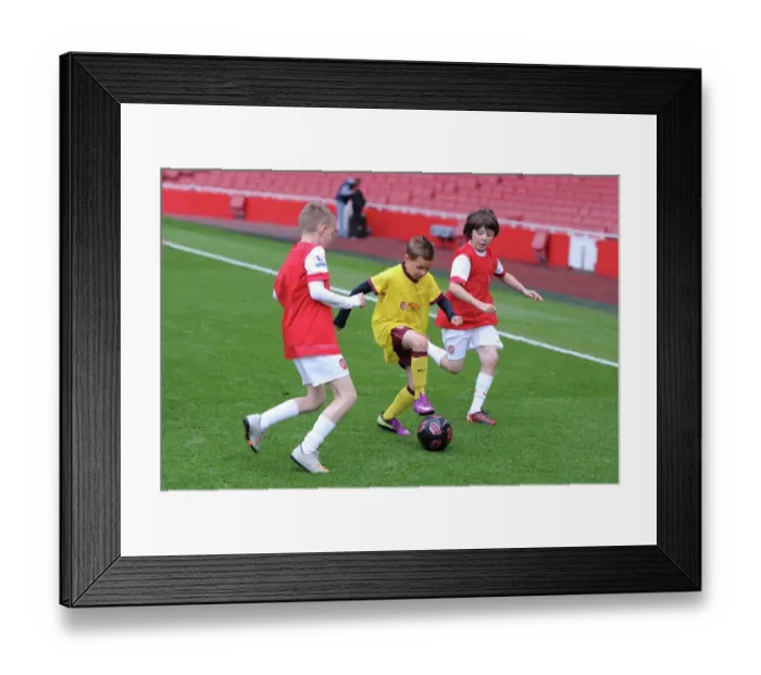 Framed Print : Determined Young Gunners Amidst 1:2 Defeat: Arsenal vs Aston Villa, 2011