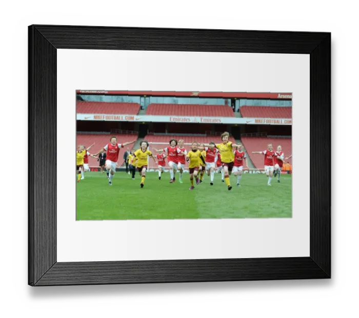Framed Print : Young Gunner's Determined Performance Amidst Arsenal's 1:2 Defeat against Aston Villa, Emirates Stadium, May 2011 Framed Print : Young Gunner's Determined Performance Amidst Arsenal's 1:2 Defeat against Aston Villa, Emirates Stadium, May 2011