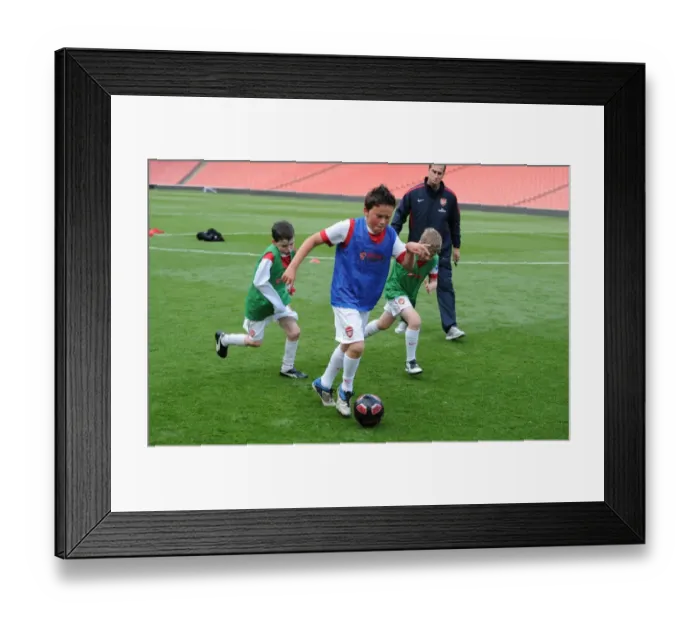 Framed Print : Determined Young Gunner's Standout Performance in Arsenal's 1:2 Loss to Aston Villa, Emiras Stadium, 2011