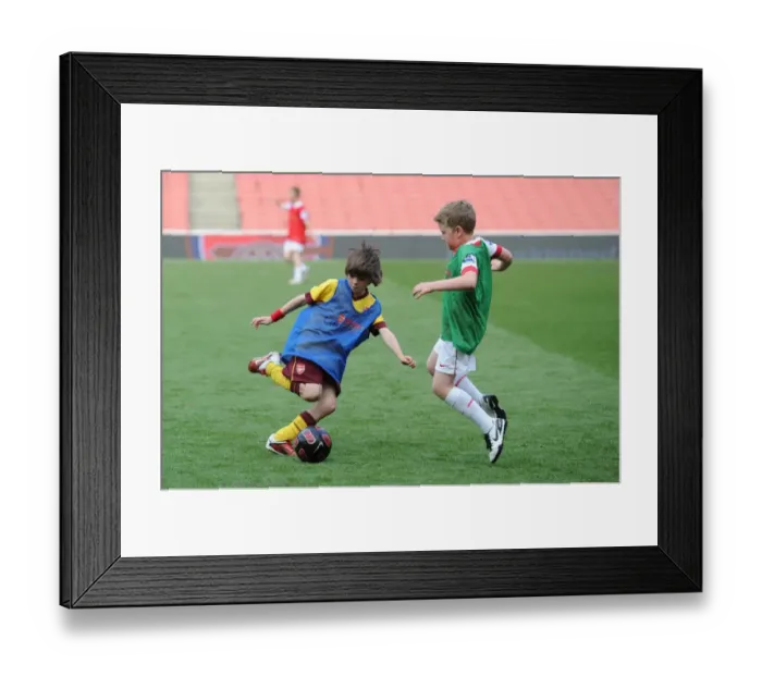 Framed Print : Determined Young Gunner in Arsenal's 1:2 Loss to Aston Villa, Emirates Stadium, 2011 Framed Print : Determined Young Gunner in Arsenal's 1:2 Loss to Aston Villa, Emirates Stadium, 2011