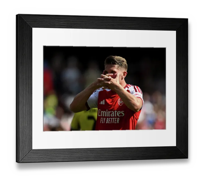 Framed Print : Arsenal FC v Borussia Dortmund - Pre-Season Friendly Framed Print : Arsenal FC v Borussia Dortmund - Pre-Season Friendly