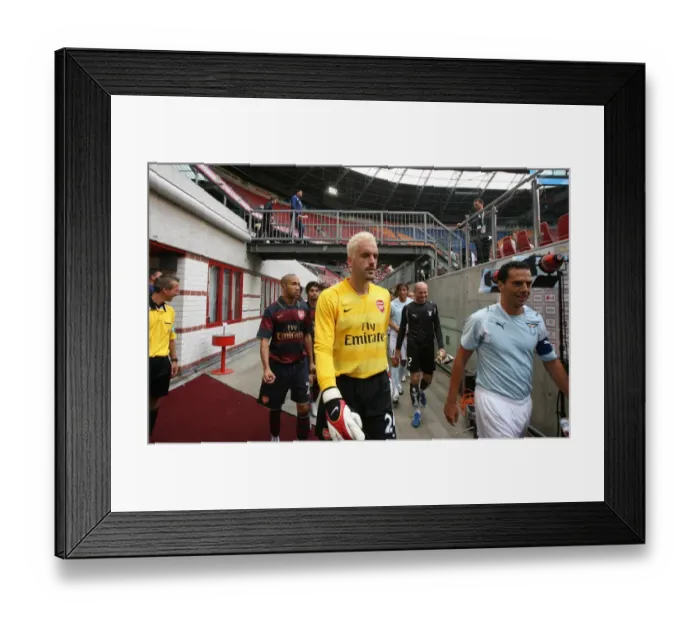 Framed Print : Manuel Almunia: Arsenal's Hero in 2:1 Victory over Lazio at Amsterdam ArenA