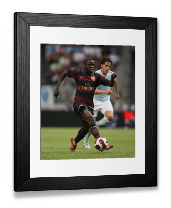 Framed Print : Arsenal vs. Lazio: Manu Eboue's Duel in Amsterdam - Arsenal 2:1