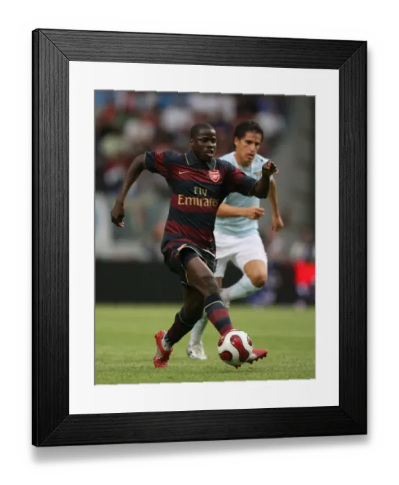 Framed Print : Arsenal vs. Lazio: Manu Eboue's Intense Battle - Amsterdam Tournament, 2007: Arsenal Leads 2:1