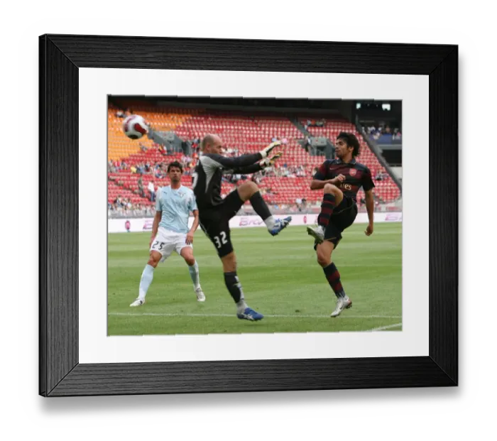 Framed Print : Eduardo (Arsenal) Marco Ballotta (Lazio) Framed Print : Eduardo (Arsenal) Marco Ballotta (Lazio)