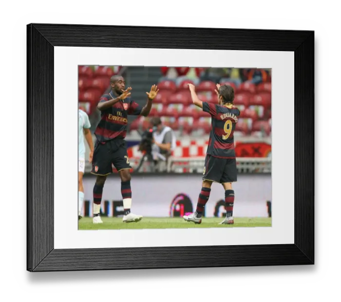 Framed Print : Eduardo celebrates scoring the 2nd Arsenal goal with Johan Djourou