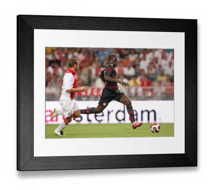 Framed Print : Manu Eboue (Arsenal) Wesley Sneijder (Ajax) Framed Print : Manu Eboue (Arsenal) Wesley Sneijder (Ajax)