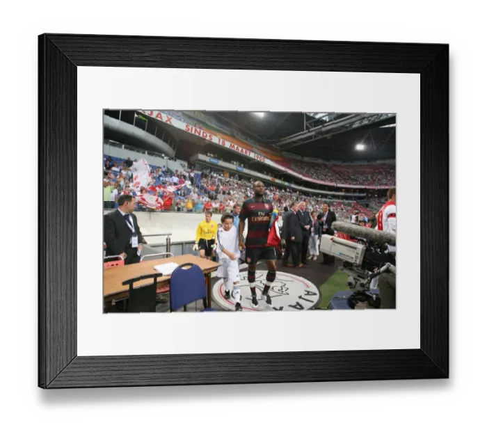 Framed Print : William Gallas Victory: Arsenal at Ajax, 0:1