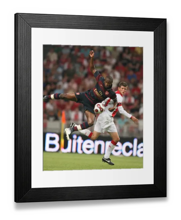Framed Print : William Gallas (Arsenal) Kls Huntelaar (Ajax) Framed Print : William Gallas (Arsenal) Kls Huntelaar (Ajax)