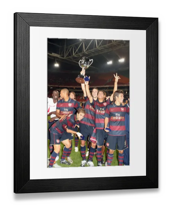 Framed Print : The Arsenal players celebrate winning the Amsterdam tournament Framed Print : The Arsenal players celebrate winning the Amsterdam tournament