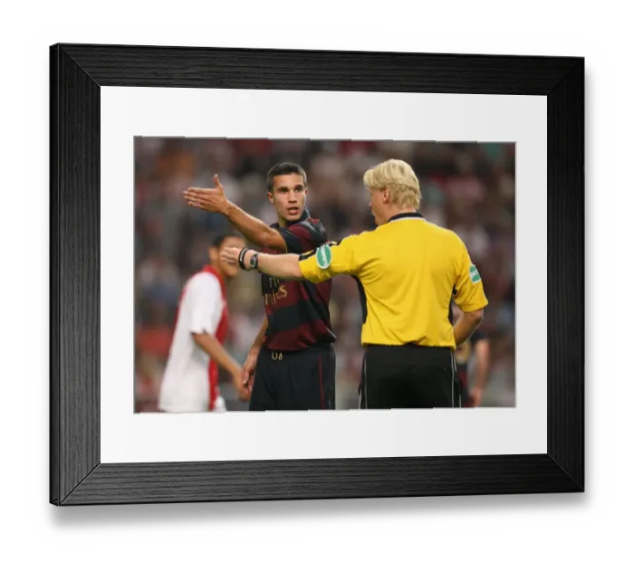 Framed Print : Robin van Persie (Arsenal) talks to the referee Framed Print : Robin van Persie (Arsenal) talks to the referee