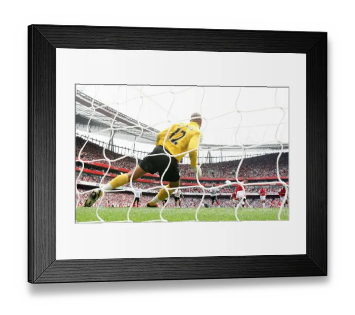 Framed Print : Robin van Persie's Debut Penalty: Arsenal Leads 1-0 vs. Fulham (2007) Framed Print : Robin van Persie's Debut Penalty: Arsenal Leads 1-0 vs. Fulham (2007)