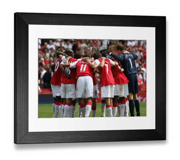Framed Print : The Arsenal players celebrate after the match