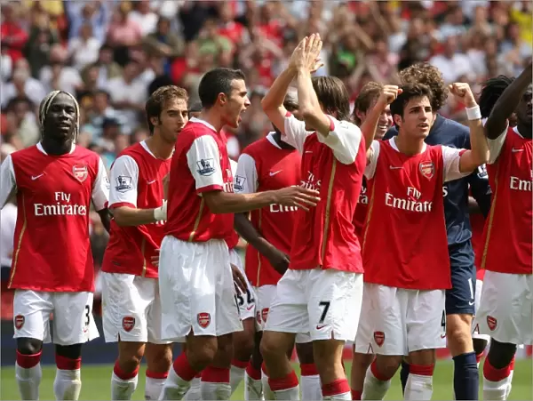 Arsenal's Victory: Arsenal Players Celebrate 2-1 Win Over Fulham (2007)