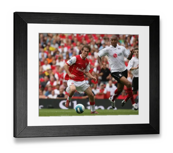Framed Print : Alex Hleb (Arsenal) Zat Knight (Fulham) Framed Print : Alex Hleb (Arsenal) Zat Knight (Fulham)