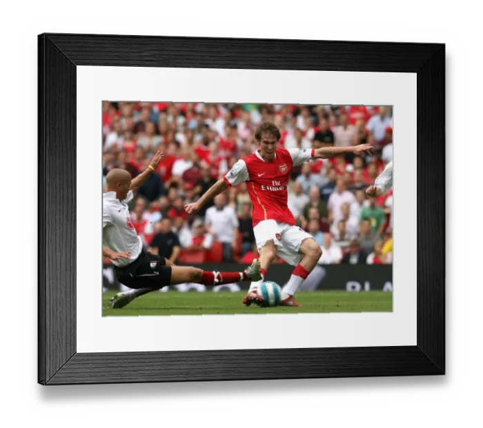 Framed Print : Alex Hleb (Arsenal) Paul Konchesky (Fulham) Framed Print : Alex Hleb (Arsenal) Paul Konchesky (Fulham)