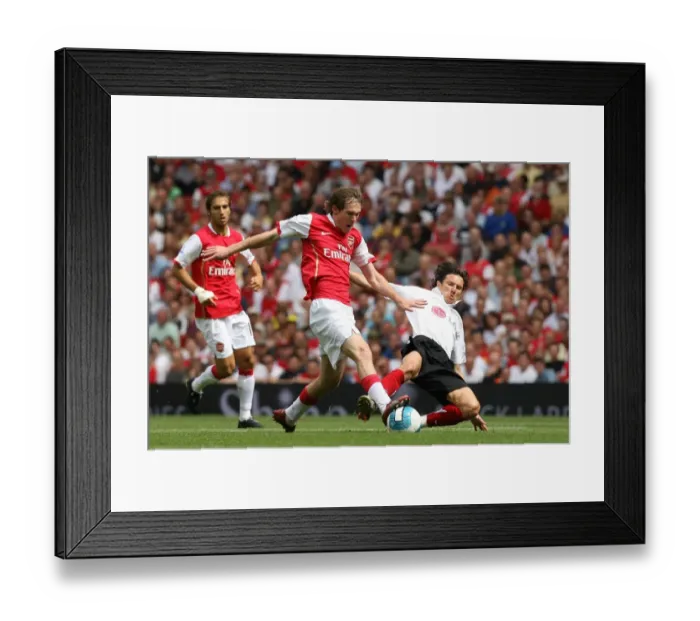 Framed Print : Alex Hleb (Arsenal) Alexy Smertin (Fulham)