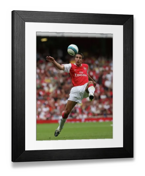 Framed Print : Robin van Persie Scores the Winning Goal: Arsenal 2-1 Fulham, Premier League, 2007