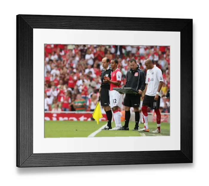 Framed Print : Arsenal substitute Theo Walcott waits to come on