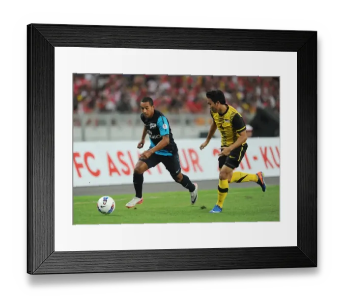 Framed Print : Theo Walcott (Arsenal) Mohd Putra (Malaysia). Malaysia XI 0: 4 Arsenal, Bukit Jalil Stadium