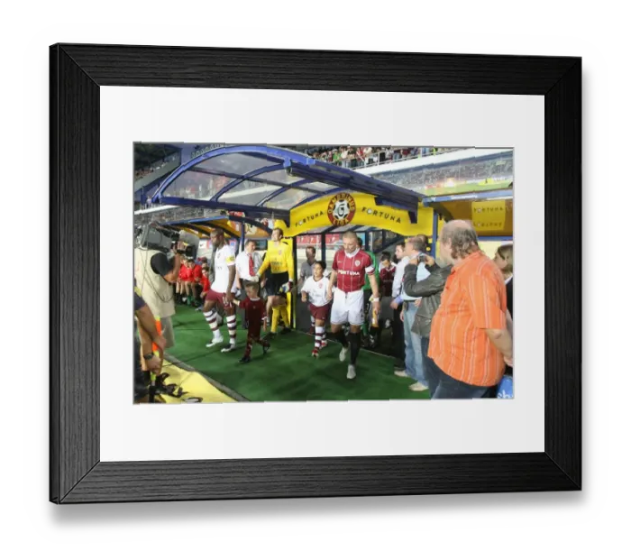Framed Print : William Gallas and Tomas Repka lead out the teams before the match Framed Print : William Gallas and Tomas Repka lead out the teams before the match