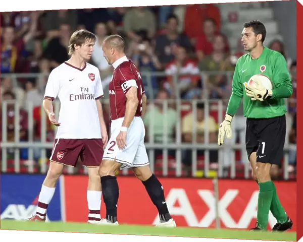 Alex Hleb (Arsenal) clashes with Tomas Repka and goalkeeper Tomas Postulka (Sparta Prague)