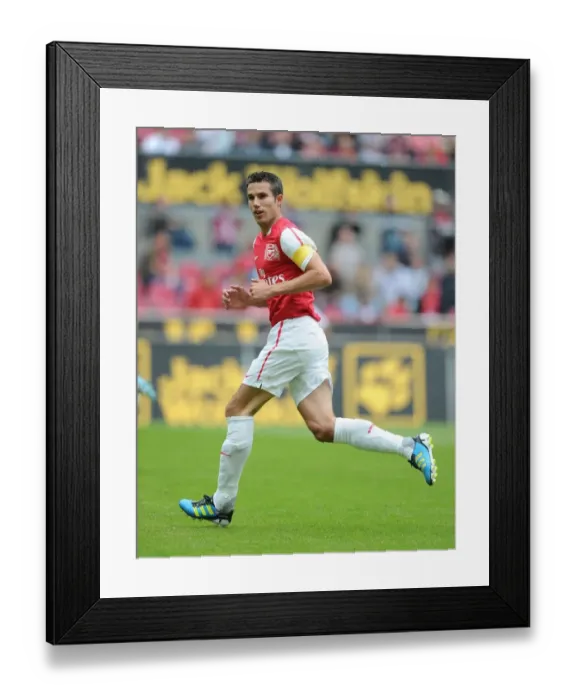 Framed Print : Robin van Persie: In Action for Arsenal Against Cologne (2011) Framed Print : Robin van Persie: In Action for Arsenal Against Cologne (2011)