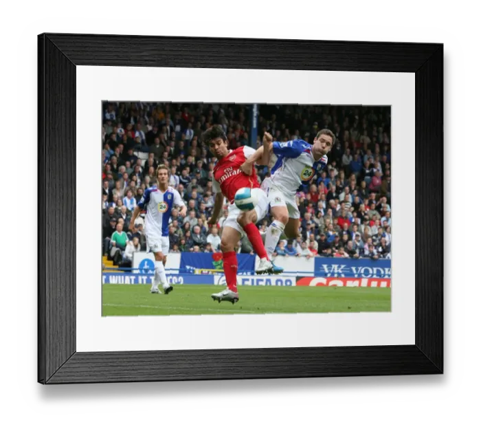 Framed Print : Eduardo (Arsenal) David Dunn (Blackburn Rovers)