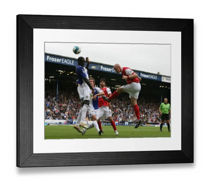 Framed Print : Philippe Senderos (Arsenal) Christopher Samba (Blackburn Rovers)