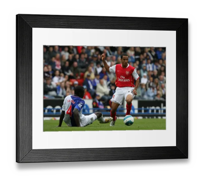 Framed Print : Arsenal's Walcott and Samba in Action: 1-1 Stalemate at Blackburn, 2007 Framed Print : Arsenal's Walcott and Samba in Action: 1-1 Stalemate at Blackburn, 2007