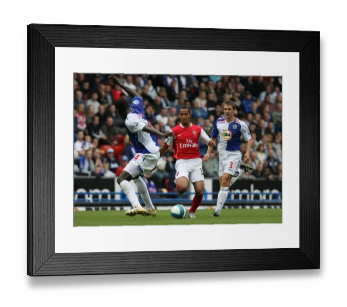 Framed Print : Theo Walcott (Arsenal) Christopher Samba (Arsenal) Framed Print : Theo Walcott (Arsenal) Christopher Samba (Arsenal)
