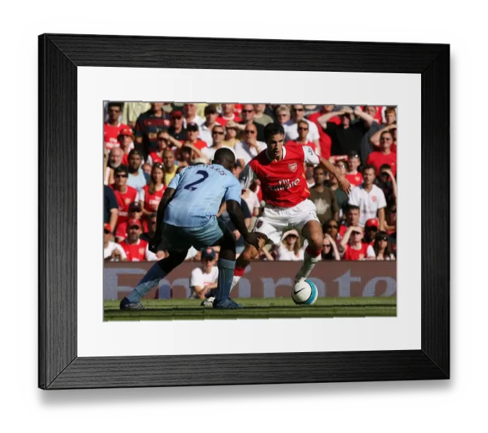 Framed Print : Robin van Persie (Arsenal) Micah Richards (Man City) Framed Print : Robin van Persie (Arsenal) Micah Richards (Man City)