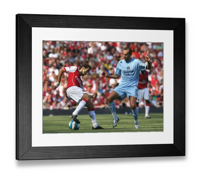 Framed Print : Mathieu Flamini (Arsenal) Martin Petrov (Man City)
