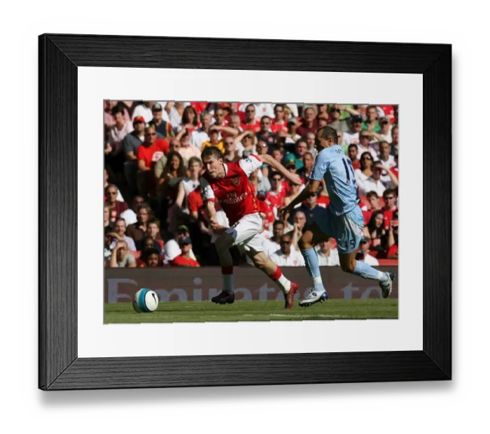 Framed Print : Alex Hleb (Arsenal) Martin Petrov (Man City) Framed Print : Alex Hleb (Arsenal) Martin Petrov (Man City)