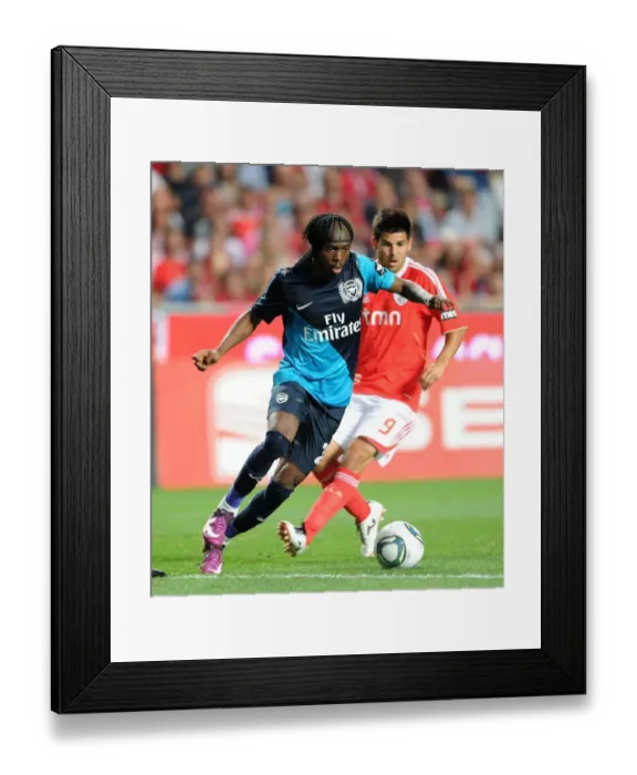 Framed Print : Gervinho vs. Nolito: Battle at Estadio da Luz - Benfica vs. Arsenal Pre-Season Clash (2011-12)