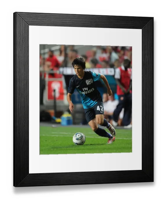 Framed Print : Arsenal's Ryo Miyaichi in Action against Benfica during 2011 Pre-Season Friendly in Lisbon Framed Print : Arsenal's Ryo Miyaichi in Action against Benfica during 2011 Pre-Season Friendly in Lisbon