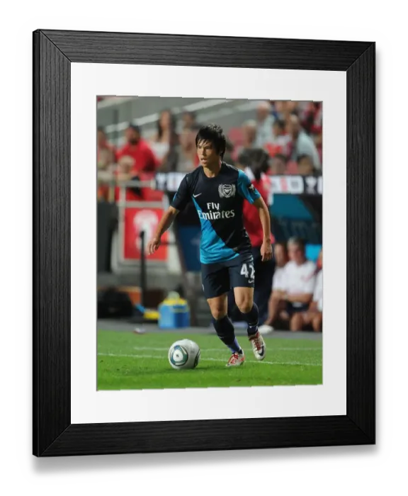Framed Print : Arsenal's Ryo Miyaichi in Action against Benfica during the 2011 Pre-Season Friendly Framed Print : Arsenal's Ryo Miyaichi in Action against Benfica during the 2011 Pre-Season Friendly